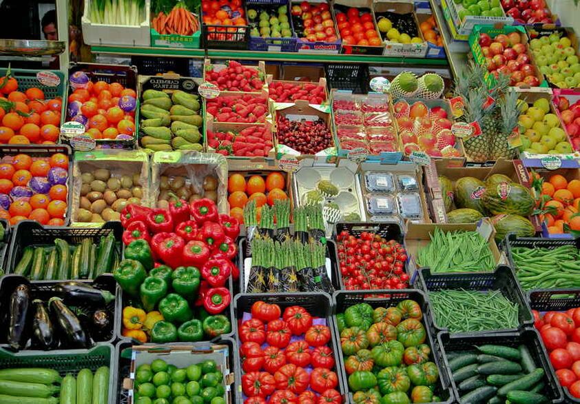 A variety of fruits and vegetables that can increase a man's potency