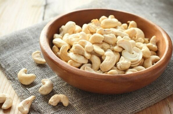 Cashews in the male menu have a positive effect on the quality of intimate life. 